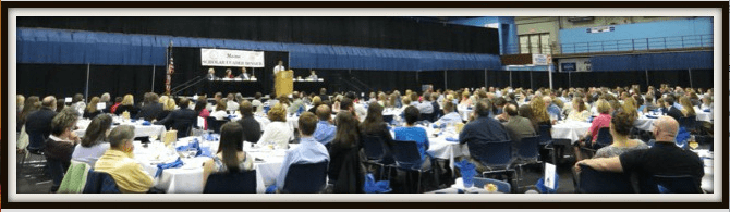 Nick addresses the Scholar-Leader Dinner attendees.